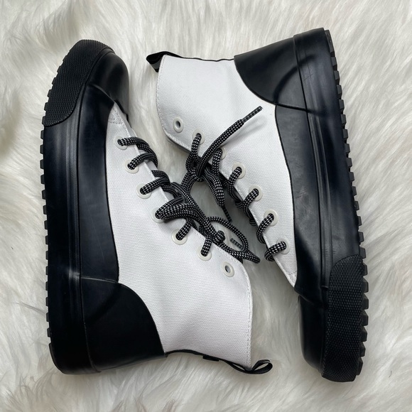 🐼🔳Hunter x Hunter Womens Boots Shoes Size 7.5 or Mens Size 5.5 - Picture 2 of 10